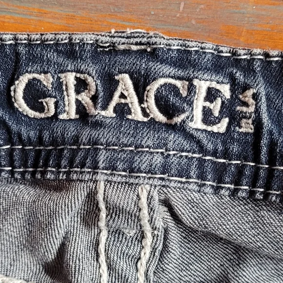 Grace in LA Distressed Blue Jeans with Floral Embroidery Size 29 - Picture 7 of 8